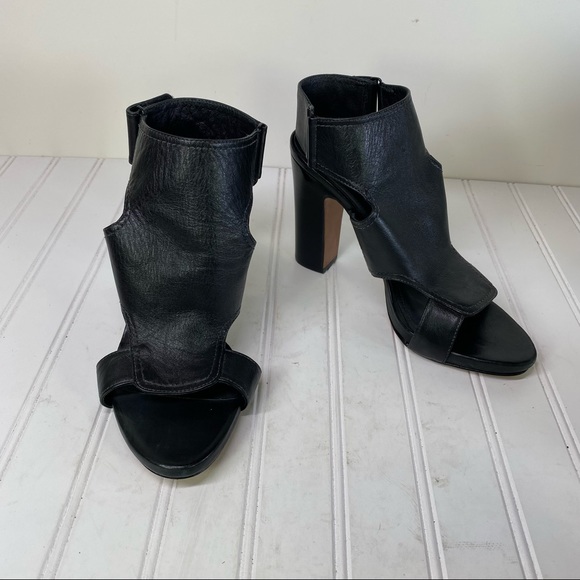Pour La Victoire Shoes - Pour La Victoire Echo black leather Sandals